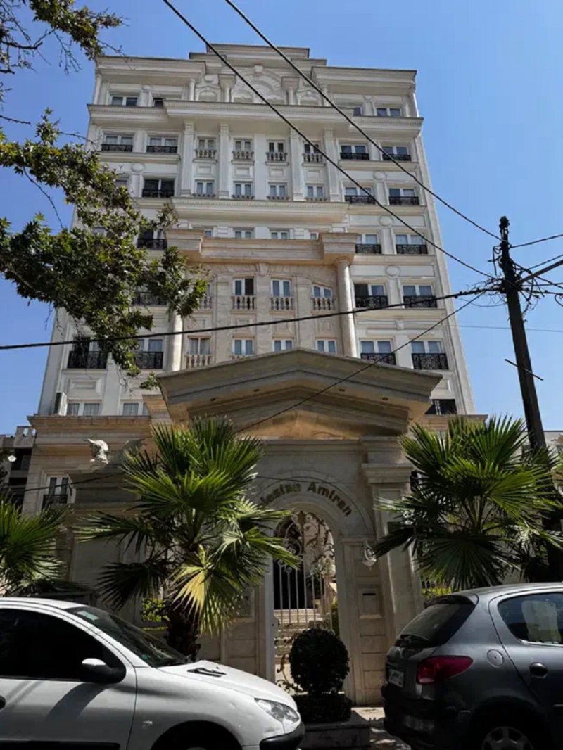 آپارتمان 260 متری سه خوابه در پاسداران تهران13664723725