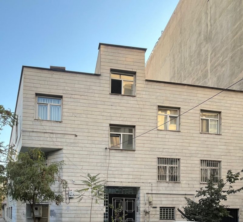 کلنگی 460 متری بیشتر از هشت خواب در هروی تهران13670223813