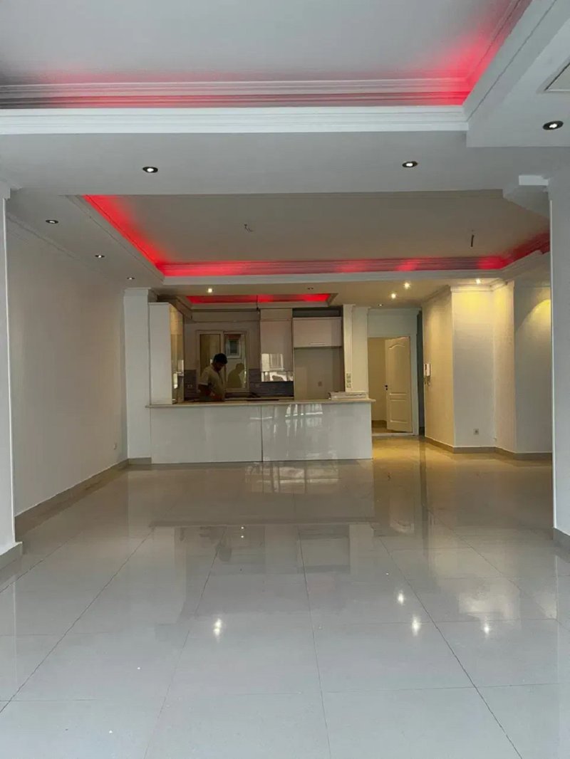 آپارتمان 110 متری دو خوابه در درکه تهران13676123959