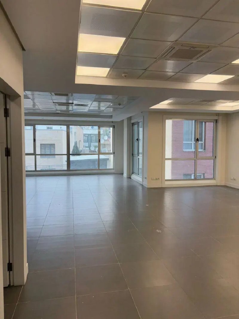 اداری 300 متری در پاسداران تهران13671523852