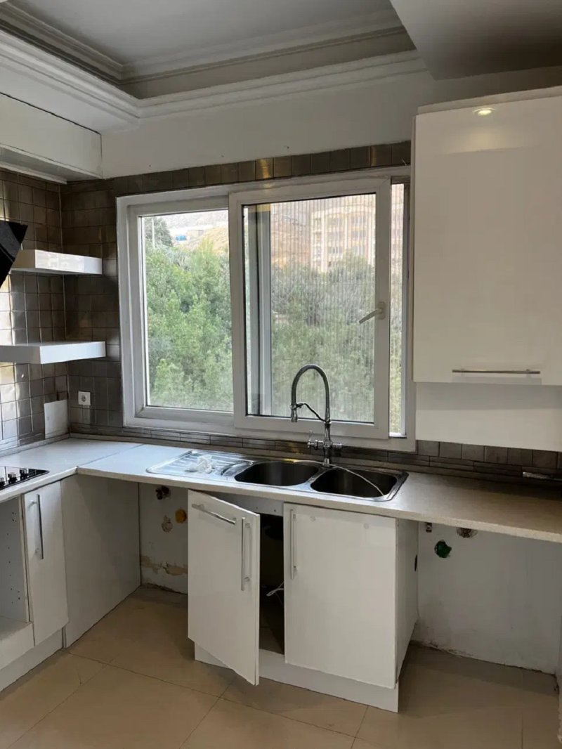 آپارتمان 110 متری دو خوابه در درکه تهران13676123964