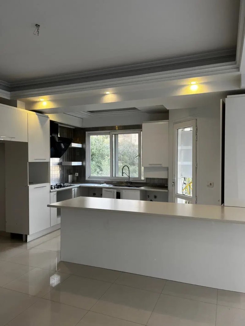 آپارتمان 140 متری دو خوابه در درکه تهران13676023952