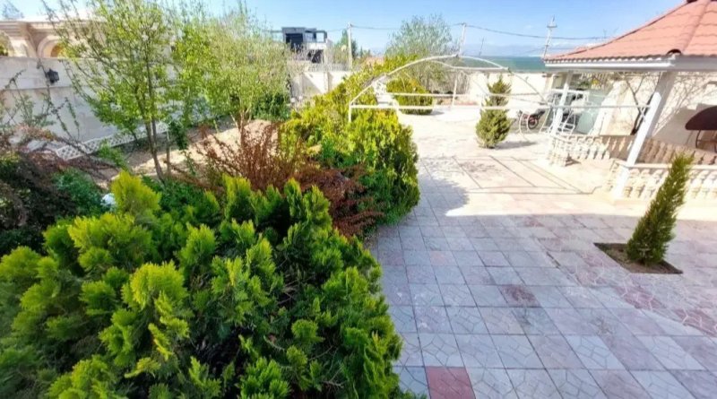 ویلا 1000 متری سه خوابه در چهارباغ کرج13689924410