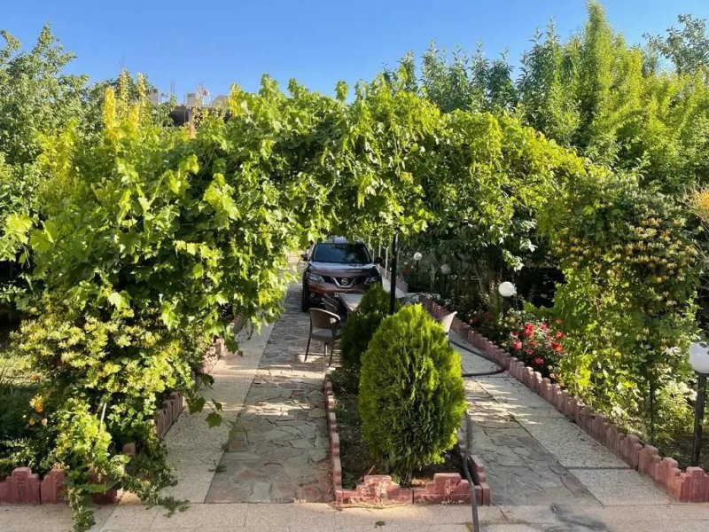 ویلا 1000 متری دو خوابه در چهارباغ کرج13688424302