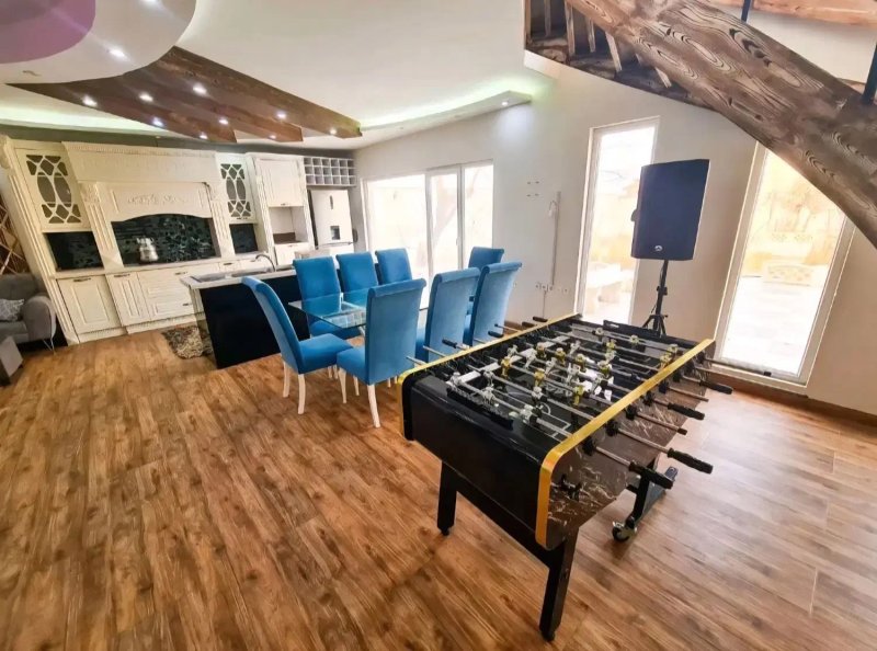 ویلا 1000 متری سه خوابه در چهارباغ کرج13688924356