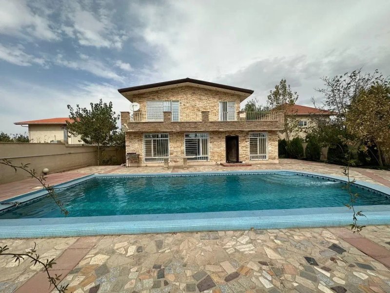 ویلا 1000 متری سه خوابه در چهارباغ کرج13690224434