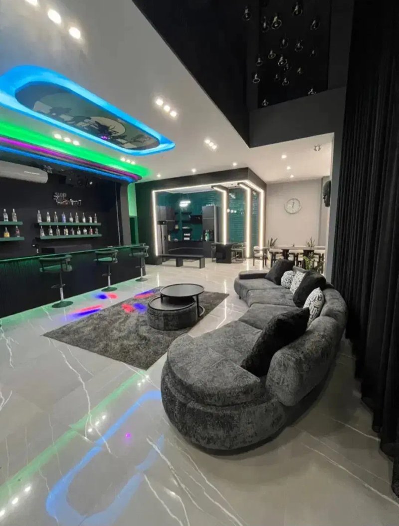 ویلا 1000 متری سه خوابه در چهارباغ کرج13688724333