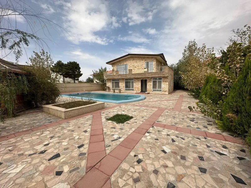 ویلا 1000 متری سه خوابه در چهارباغ کرج13690224433