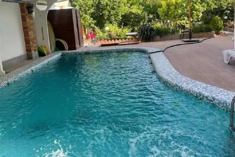 ویلا 1000 متری دو خوابه در چهارباغ کرج13688424303