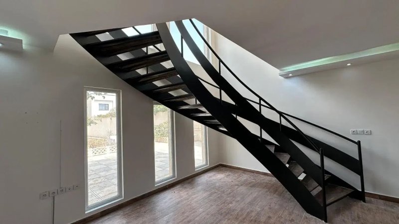 ویلا 1000 متری سه خوابه در چهارباغ کرج13688924358