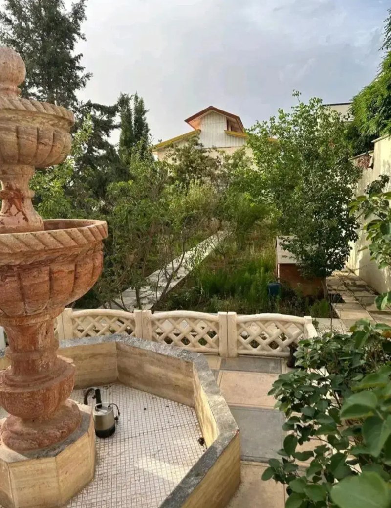 ویلا 1000 متری سه خوابه در چهارباغ کرج13688924359