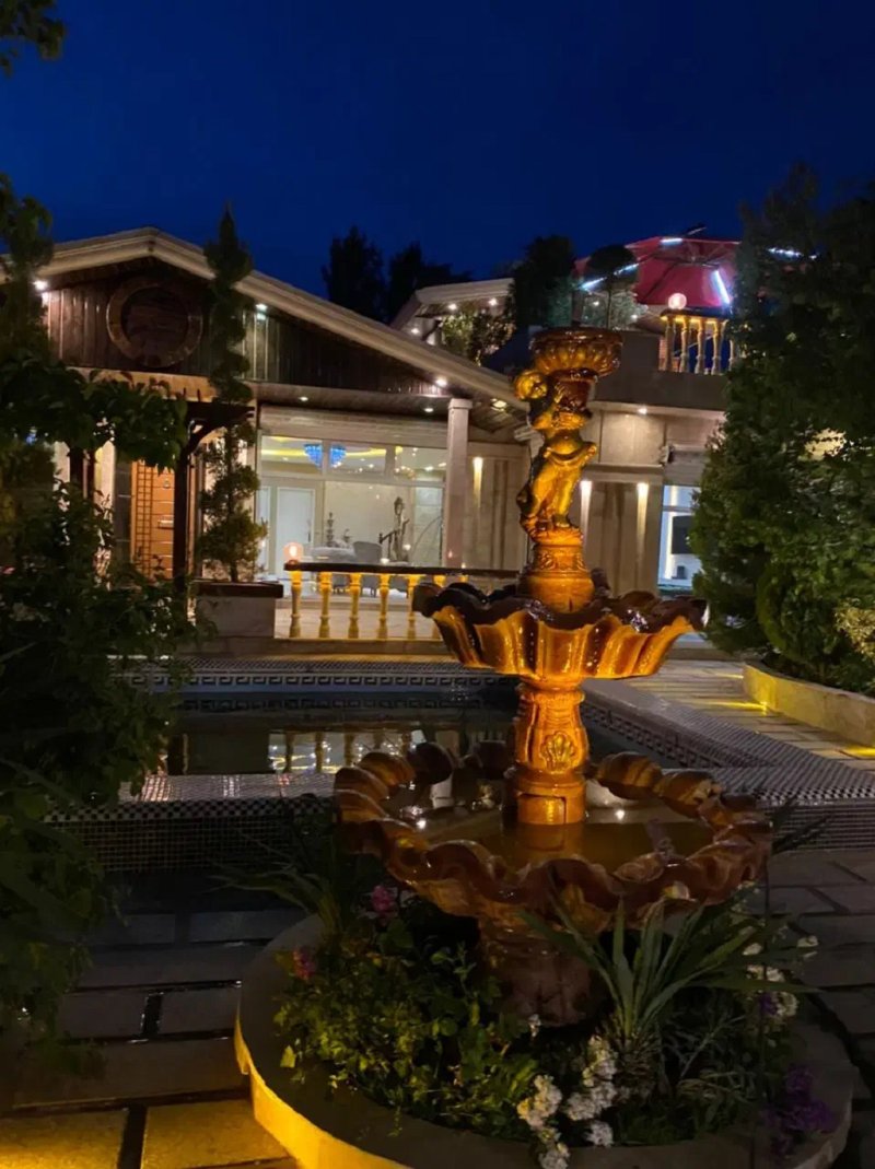 ویلا 1000 متری سه خوابه در چهارباغ کرج13689524396