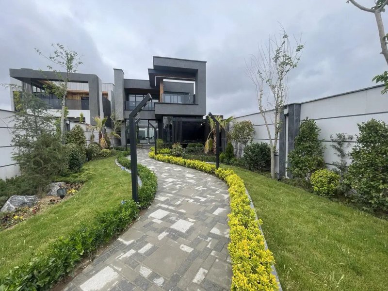 ویلا 500 متری سه خوابه در چهارباغ کرج13688624329