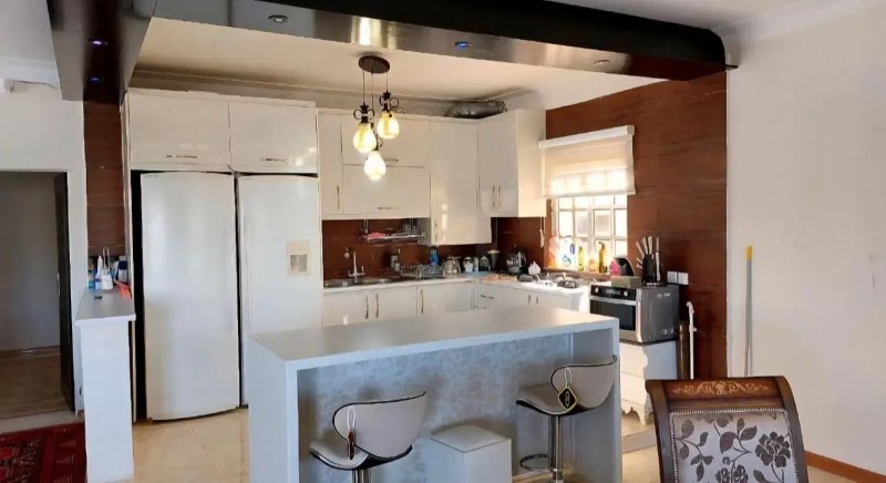 ویلا 1000 متری سه خوابه در چهارباغ کرج13689924413