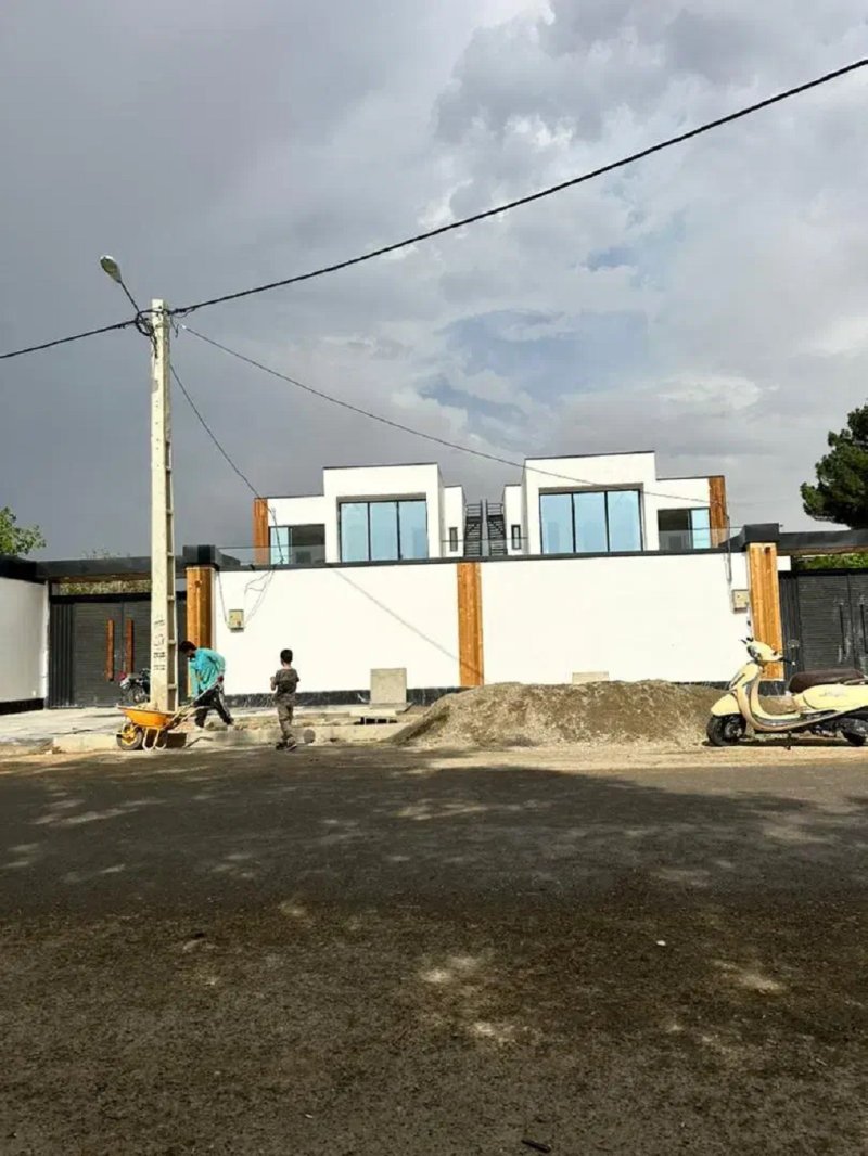 ویلا 500 متری سه خوابه در چهارباغ کرج13689324392