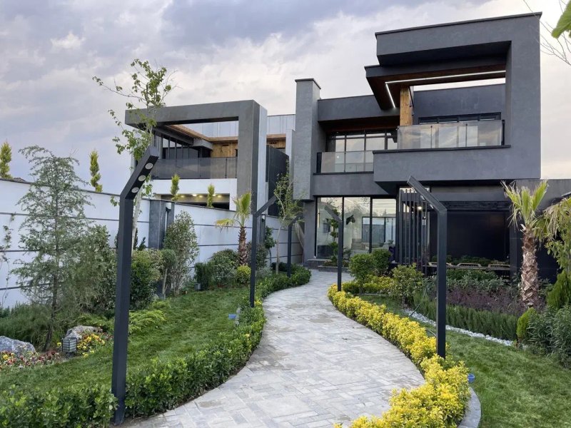 ویلا 500 متری سه خوابه در چهارباغ کرج13688624314