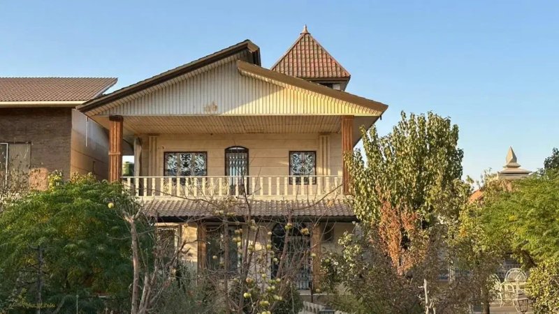 ویلا 1000 متری سه خوابه در چهارباغ کرج13690924465