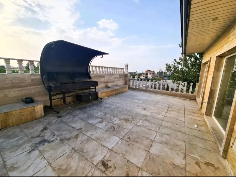 ویلا 1000 متری سه خوابه در چهارباغ کرج13688924355