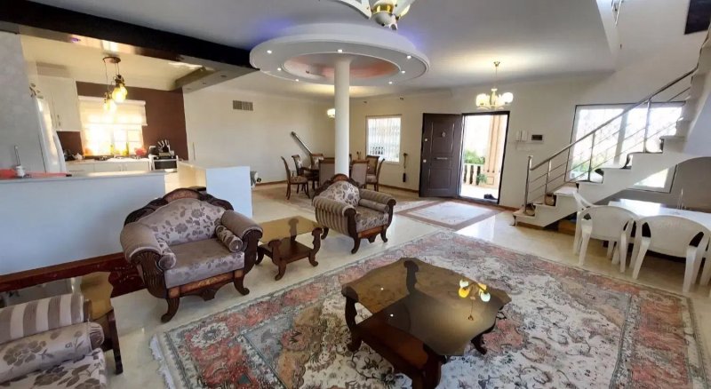 ویلا 1000 متری سه خوابه در چهارباغ کرج13689924414