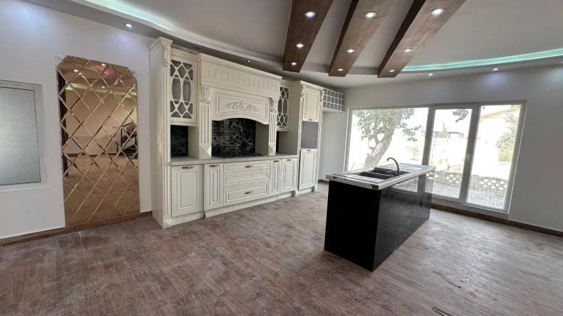 ویلا 1000 متری سه خوابه در چهارباغ کرج13688924363