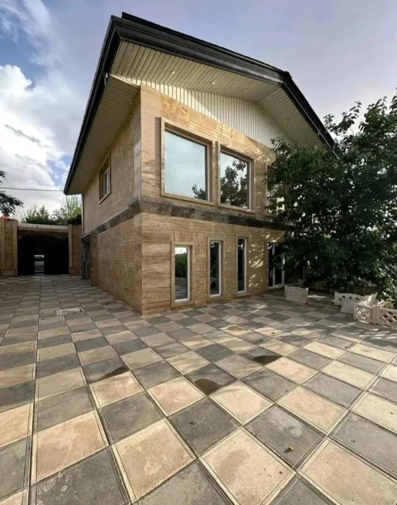 ویلا 1000 متری سه خوابه در چهارباغ کرج13688924366