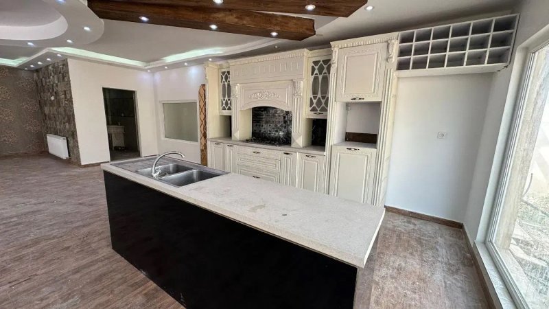 ویلا 1000 متری سه خوابه در چهارباغ کرج13688924354