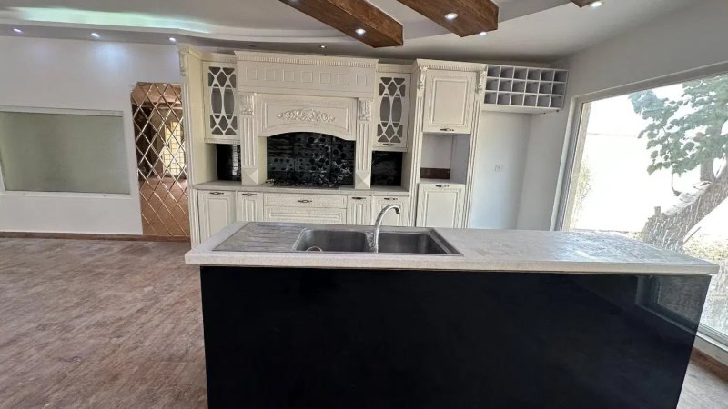 ویلا 1000 متری سه خوابه در چهارباغ کرج13688924362