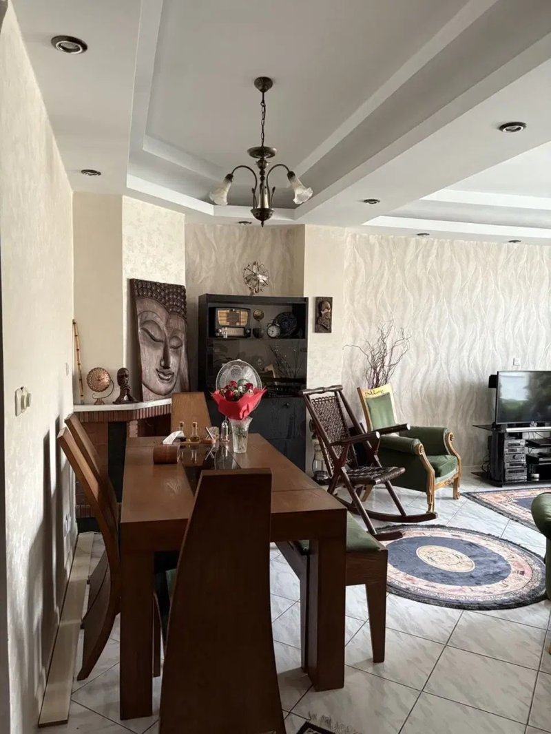 آپارتمان 93 متری دو خوابه در سید خندان تهران13685824197