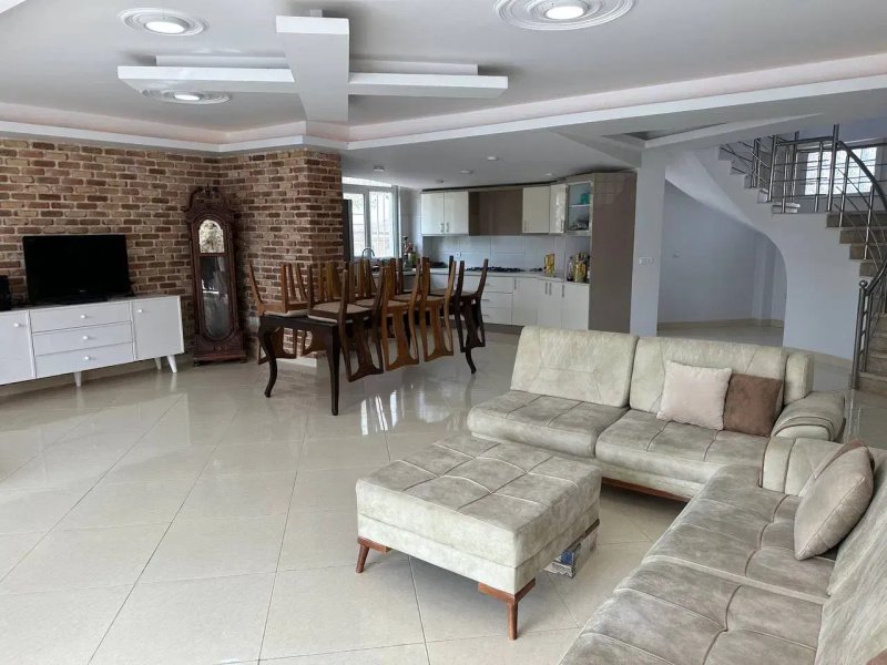 ویلا 1000 متری سه خوابه در چهارباغ کرج13690224436