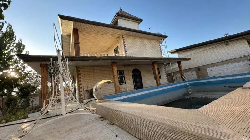 ویلا 1000 متری سه خوابه در چهارباغ کرج13690924466