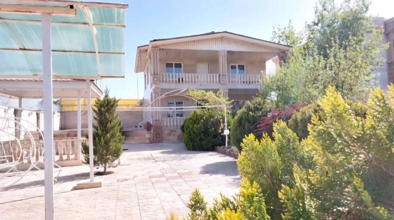 ویلا 1000 متری سه خوابه در چهارباغ کرج13689924408