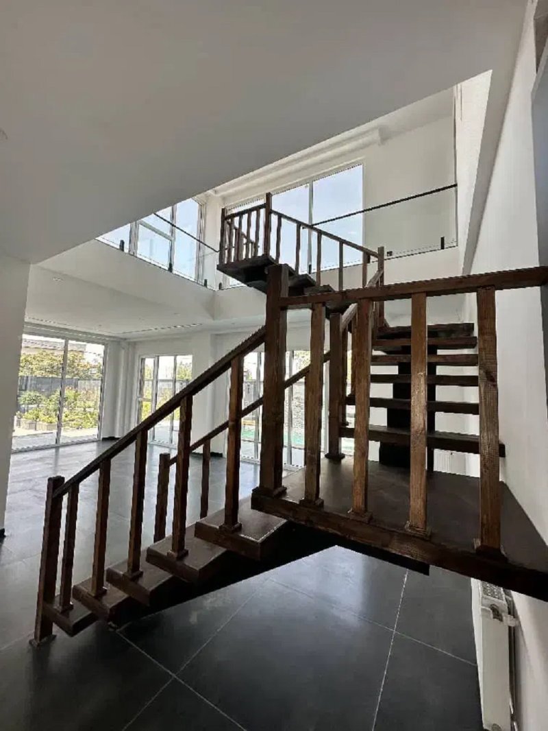 ویلا 500 متری سه خوابه در چهارباغ کرج13689324385