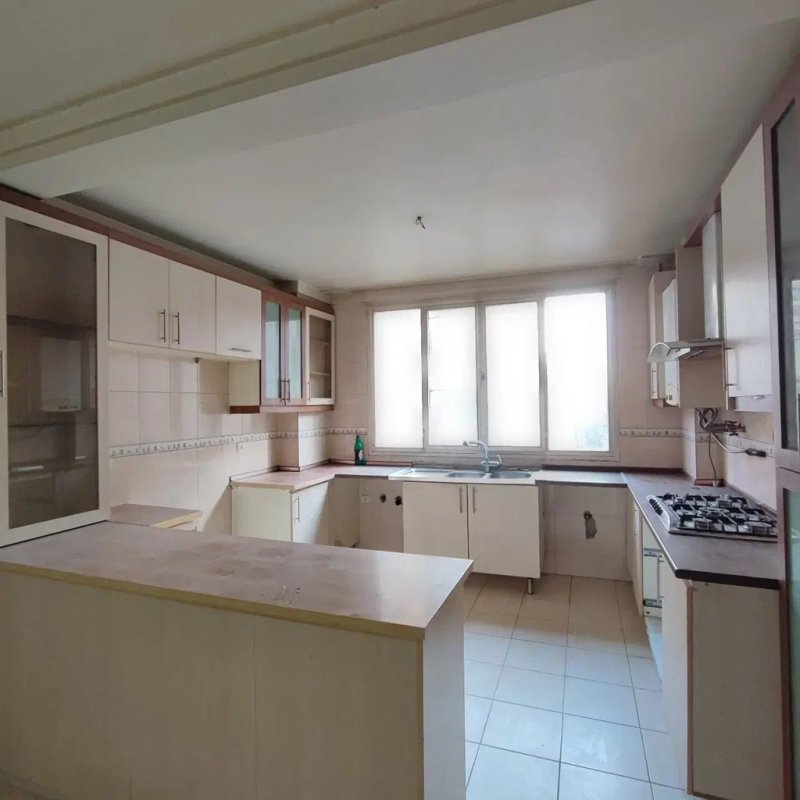 آپارتمان 70 متری دو خوابه در دبستان تهران13686024204