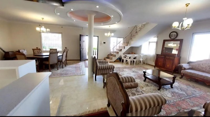 ویلا 1000 متری سه خوابه در چهارباغ کرج13689924412