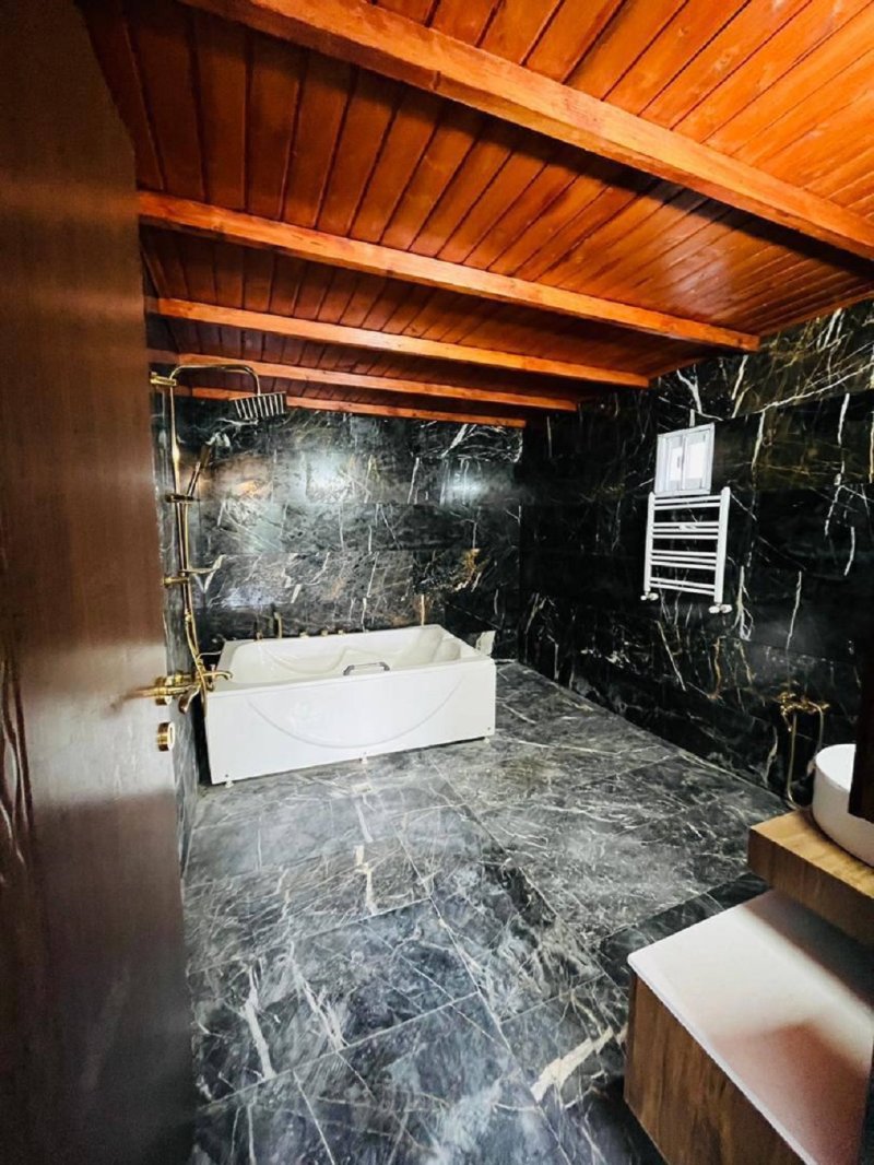 ویلا 600 متری سه خوابه در امیرآباد چمستان13703924858