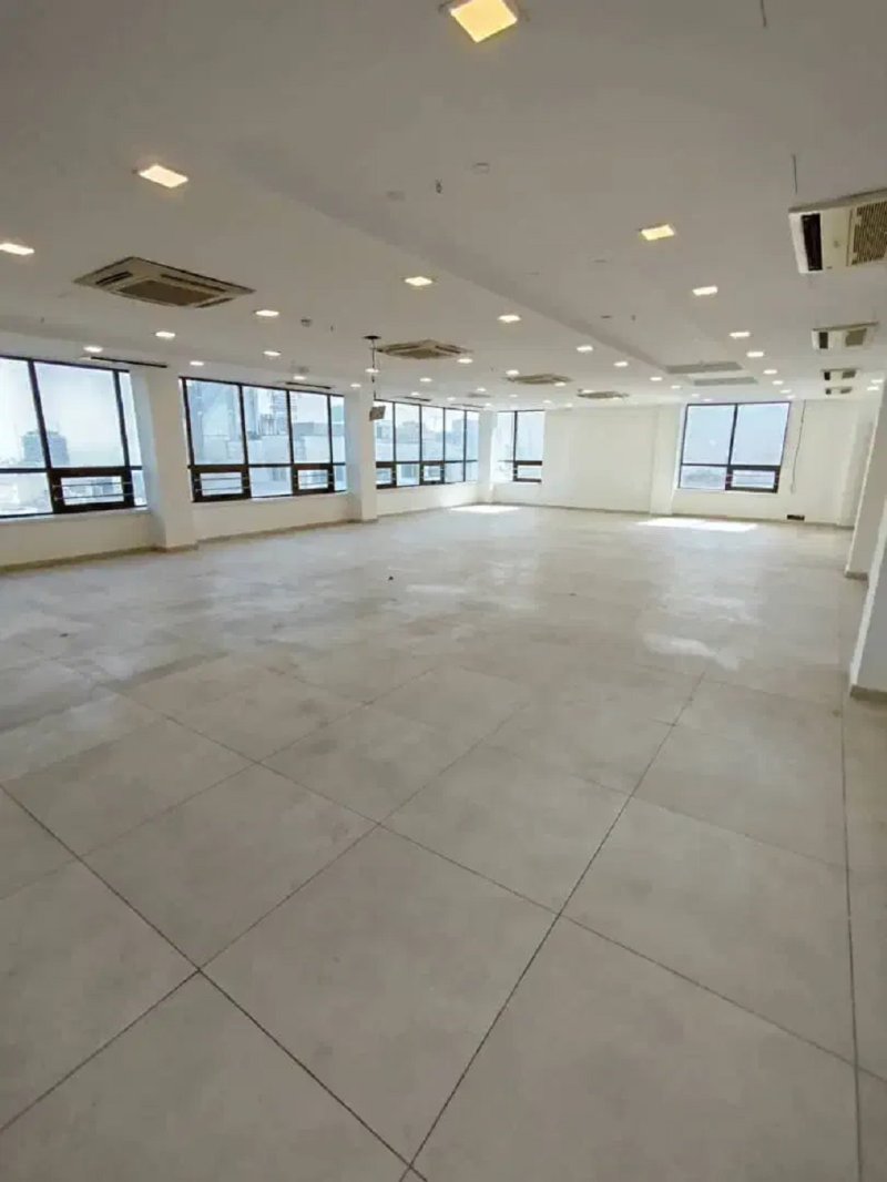 اداری 130 متری چهارخوابه در زعفرانیه تهران13699324710