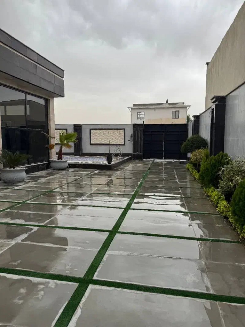 ویلا 300 متری دو خوابه در شهرک زعفرانیه کرج13697424647