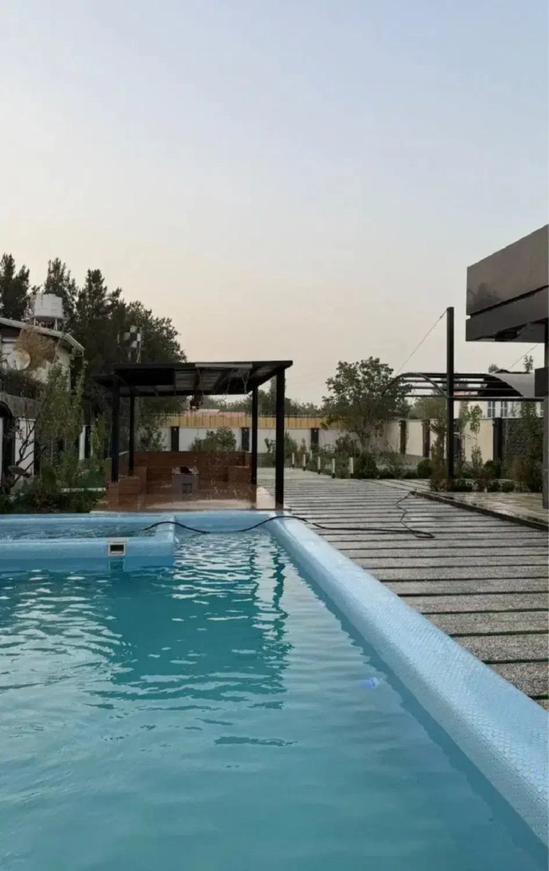 ویلا 1000 متری دو خوابه در شهرک زعفرانیه کرج13697824653