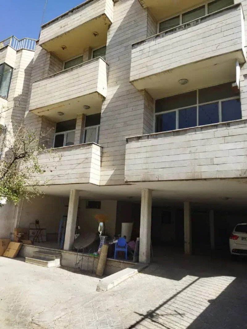 آپارتمان 130 متری سه خوابه در صادقیه تهران13706724868