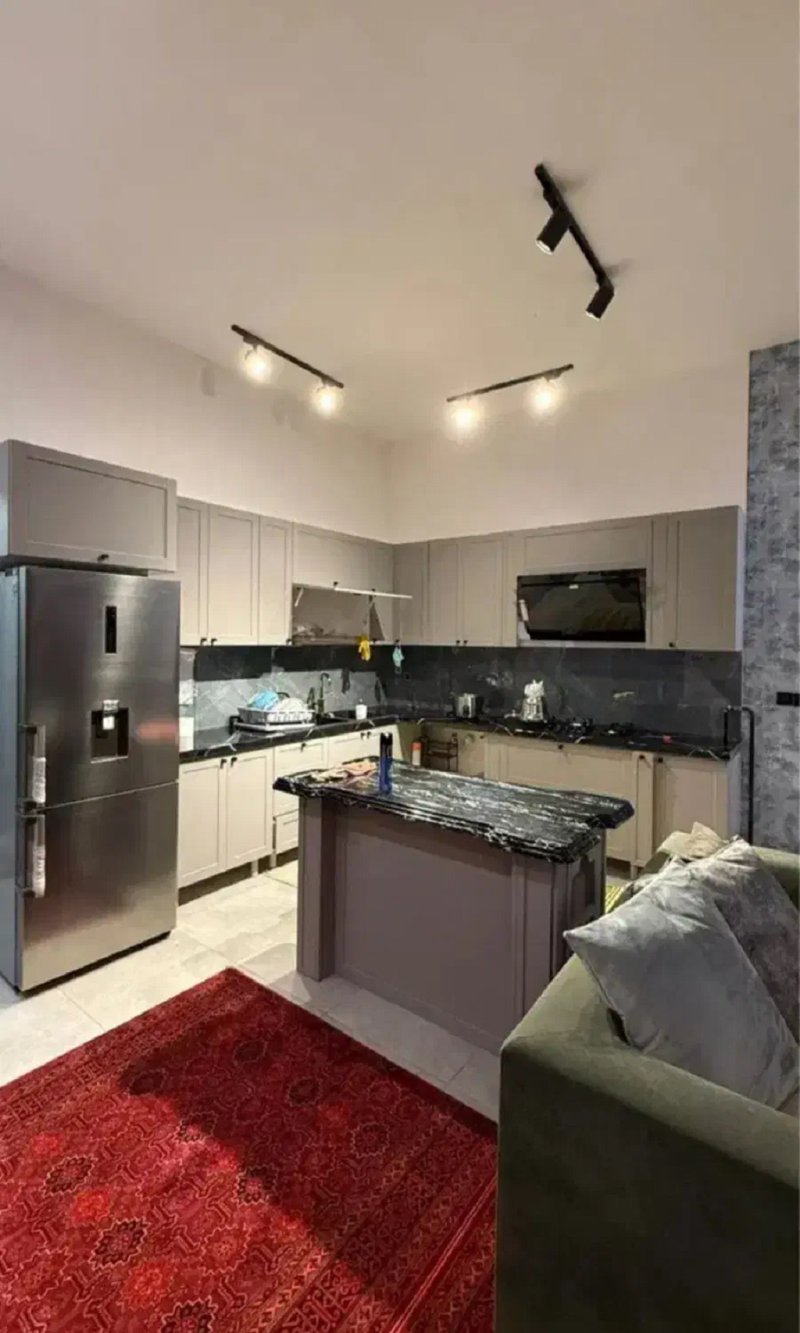 ویلا 1000 متری دو خوابه در شهرک زعفرانیه کرج13697824658