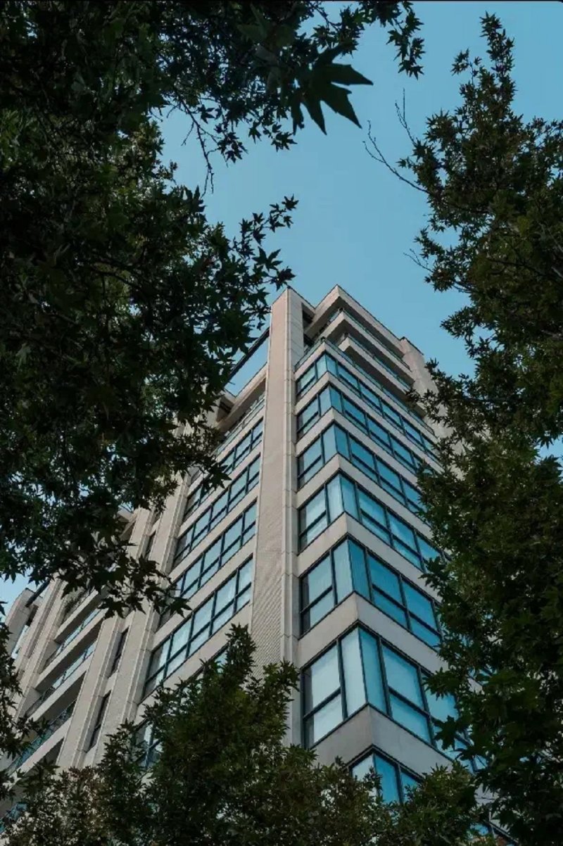 آپارتمان 205 متری سه خوابه در زعفرانیه تهران13699524712