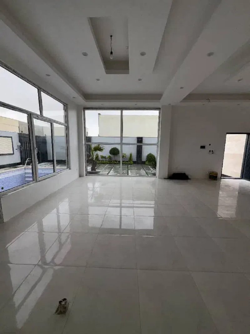 ویلا 300 متری دو خوابه در شهرک زعفرانیه کرج13697424642