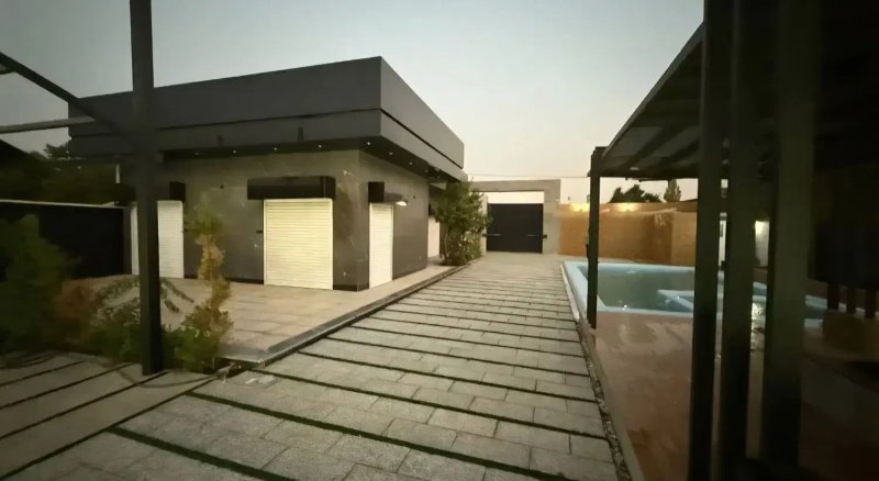 ویلا 1000 متری دو خوابه در شهرک زعفرانیه کرج13697824650