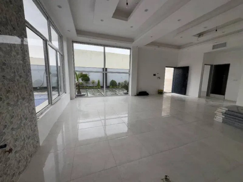 ویلا 300 متری دو خوابه در شهرک زعفرانیه کرج13697424645