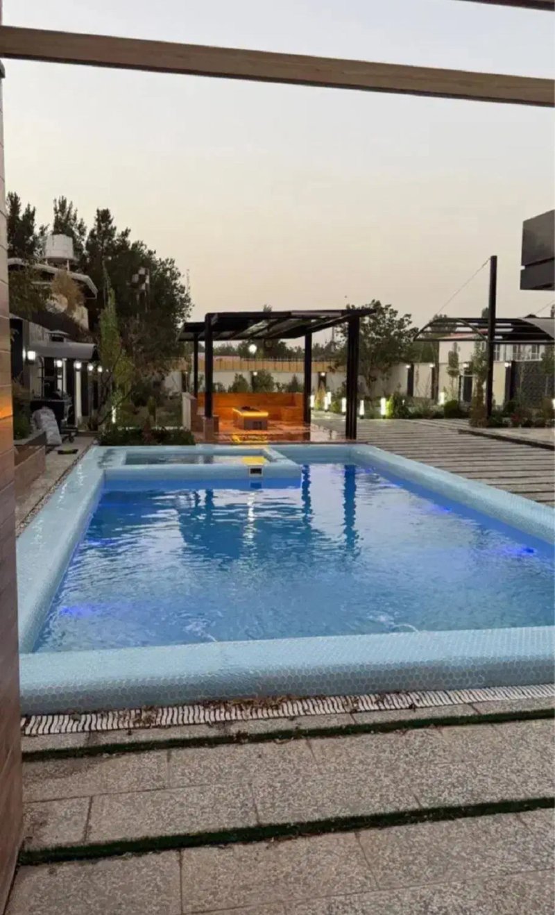 ویلا 1000 متری دو خوابه در شهرک زعفرانیه کرج13697824651