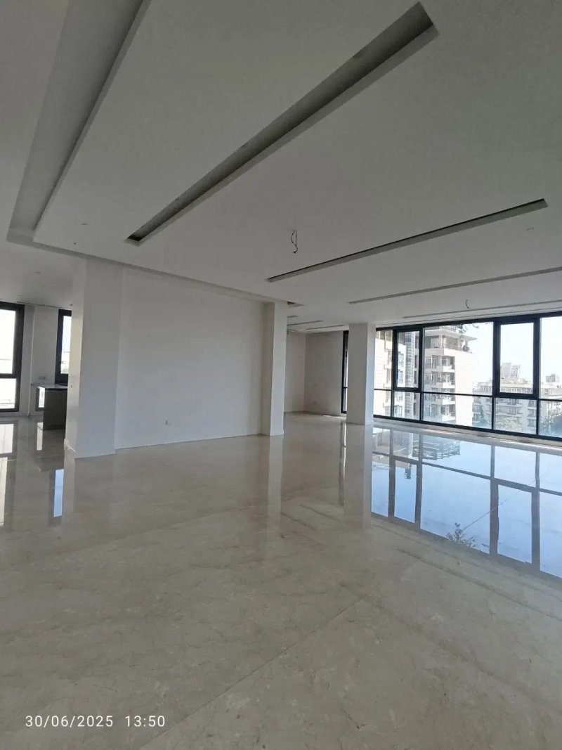 آپارتمان 250 متری سه خوابه در کامرانیه تهران13712825058