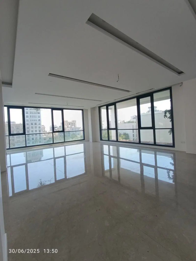 آپارتمان 250 متری سه خوابه در کامرانیه تهران13712825052