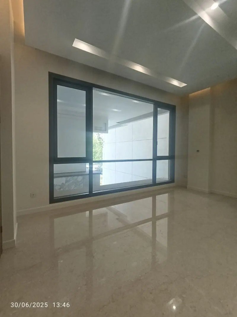 آپارتمان 250 متری سه خوابه در کامرانیه تهران13712825057