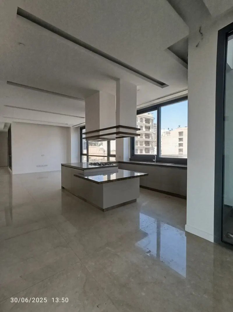 آپارتمان 250 متری سه خوابه در کامرانیه تهران13712825053