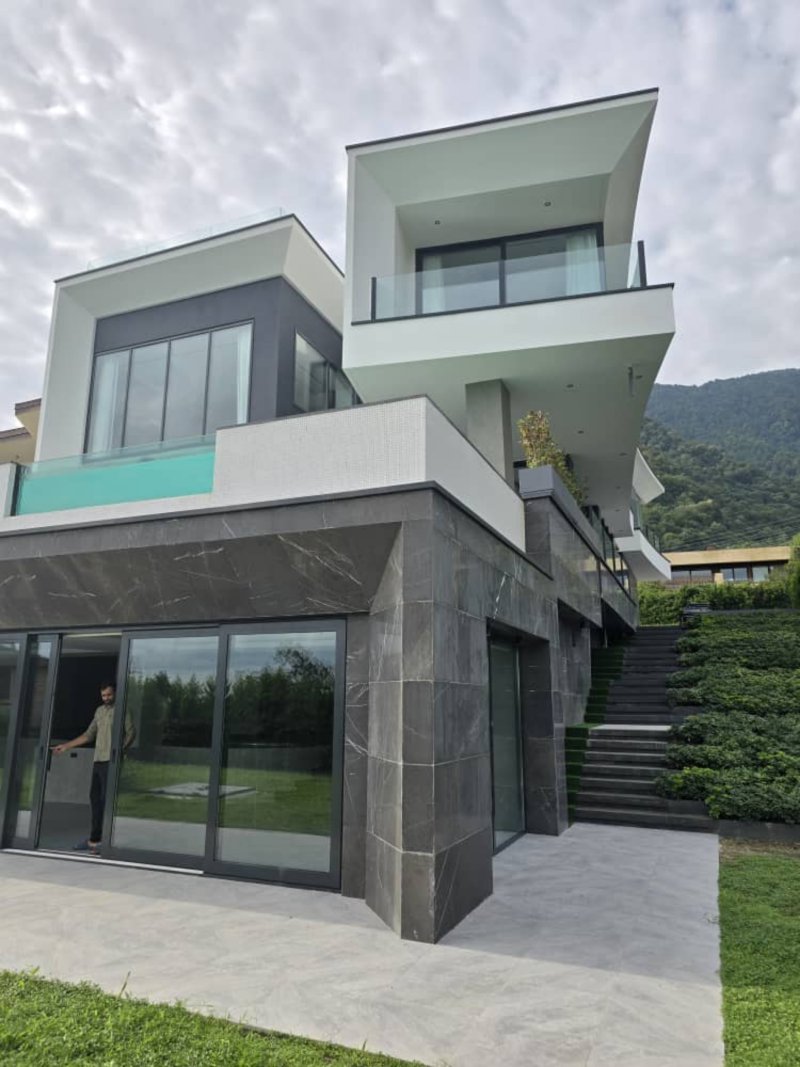 ویلا 1300 متری شش خوابه در نوشهر13731725423